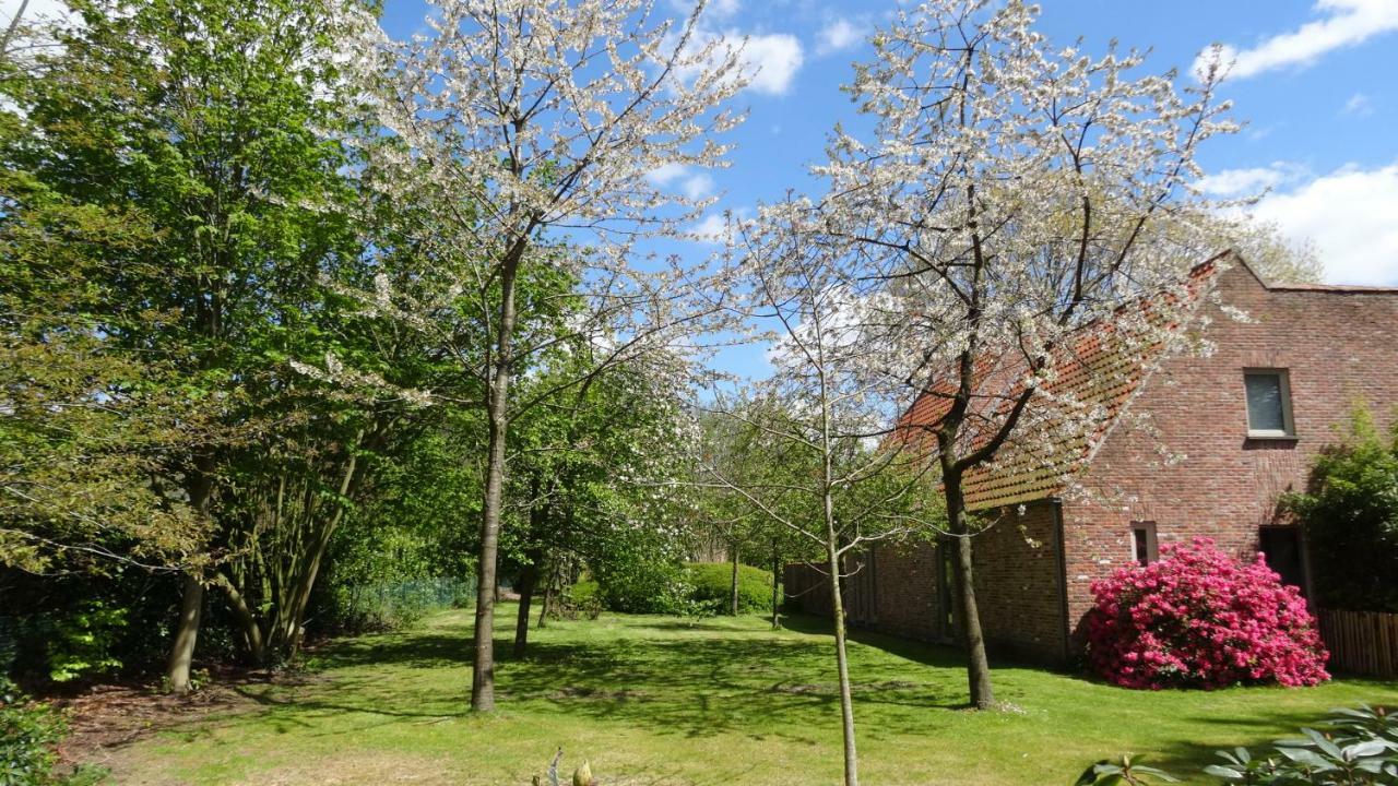The Two Oaks - Private Garden For Guests Villa Hertsberge Exterior photo
