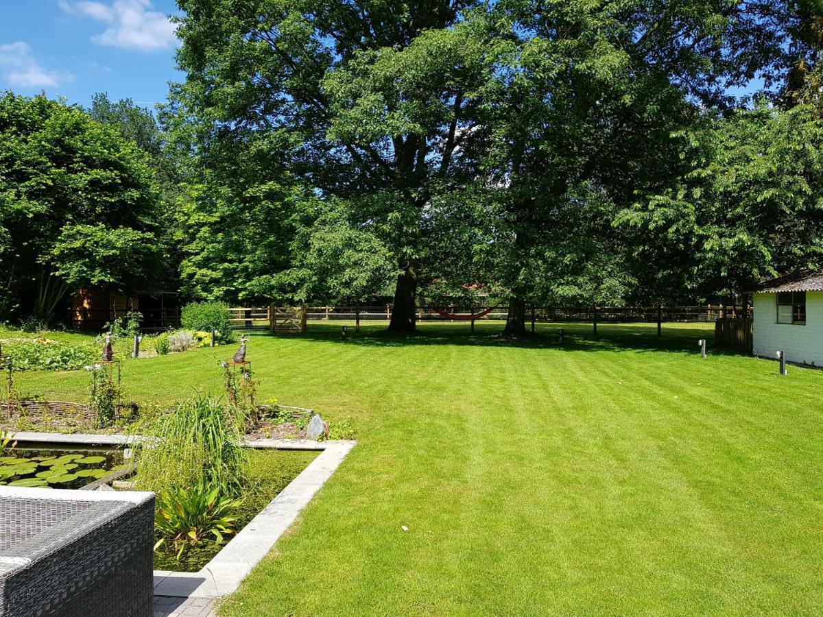 The Two Oaks - Private Garden For Guests Villa Hertsberge Exterior photo